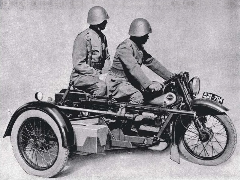Motocykl Nimbus z działkiem Madsen kal. 20 mm