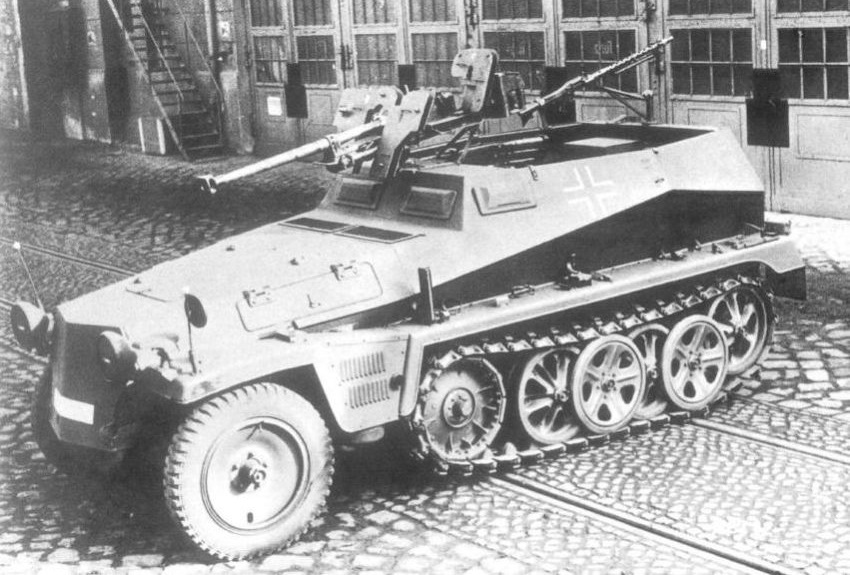 Ciężki karabin przeciwpancerny s.Pz.B. 41 w transporterze opancerzonym Sd.Kfz. 250