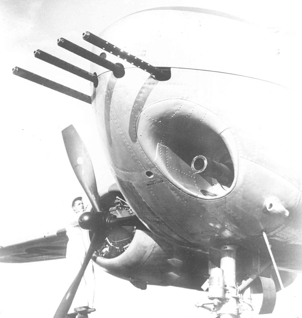 samolot bombowy B-25 H „Mitchell” uzbrojony w 75 mm działo lotnicze M4